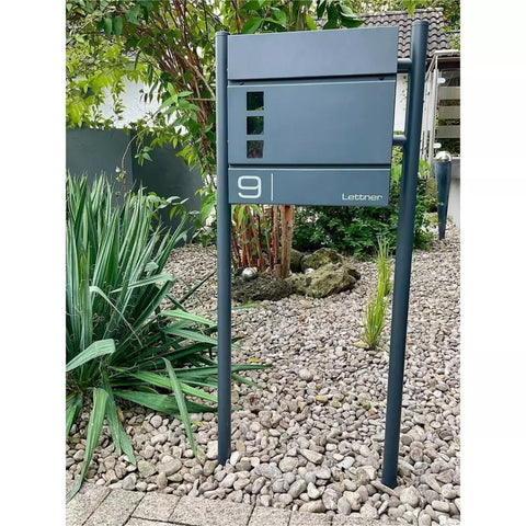 Antratsiithall jalaga postkast | aknaga | Cube