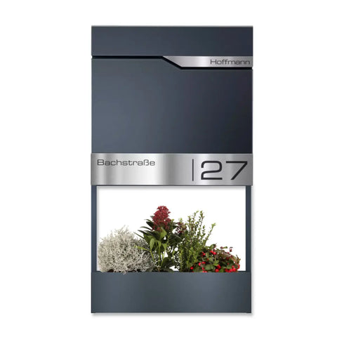 Lillekastiga postkast | kliendi soovitud graveering | roostevabast terasest nimesilt | antratsiithall RAL 7016 | Siebert Frame