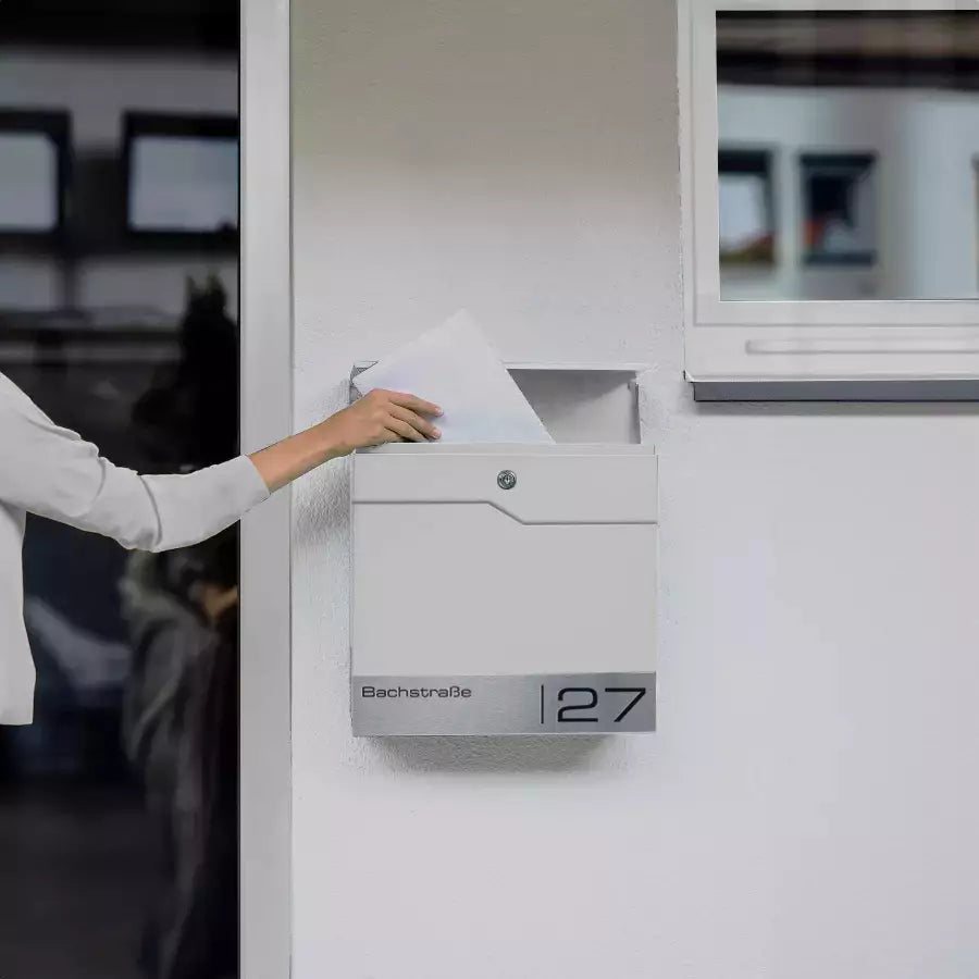 RAL 9016 liiklusvalge